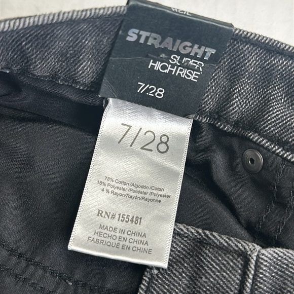 Simple Society Straight Super High Rise Distressed Denim Jeans Size 7/28 NWT - Picture 9 of 12